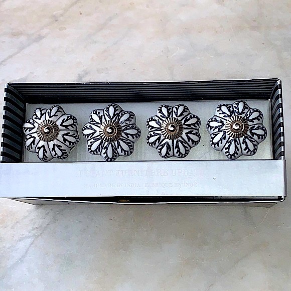 INSTANT FURNITURE UPDATE KNOBS PULLS BLACK WHITE SILVER SILVER SET OF 4 - Picture 6 of 7